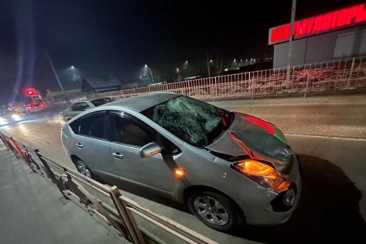 Toyota Prius после ДТП. Фото пресс-службы ГУ МВД России по Иркутской области