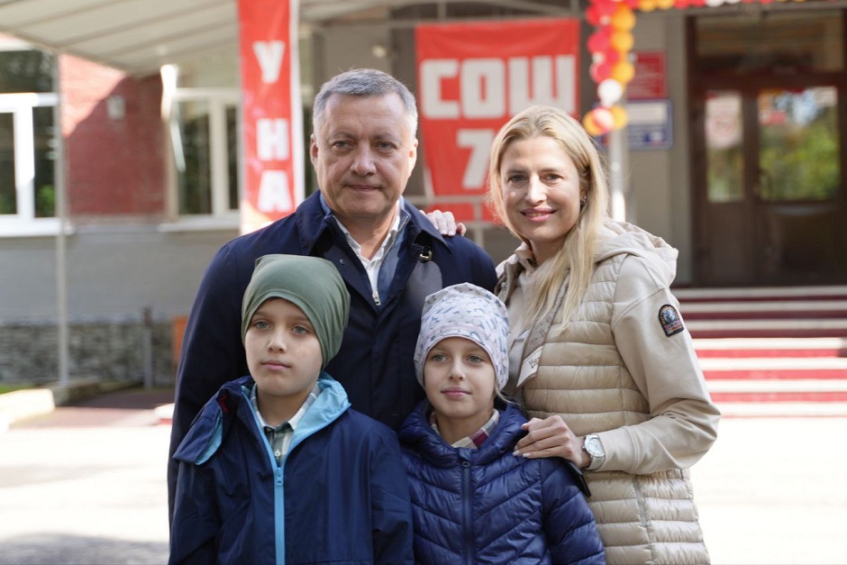 Игорь Кобзев с семьей