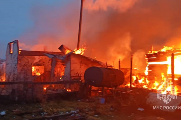 Пожар в СНТ. Фото пресс-службы ГУ МЧС России по Иркутской области