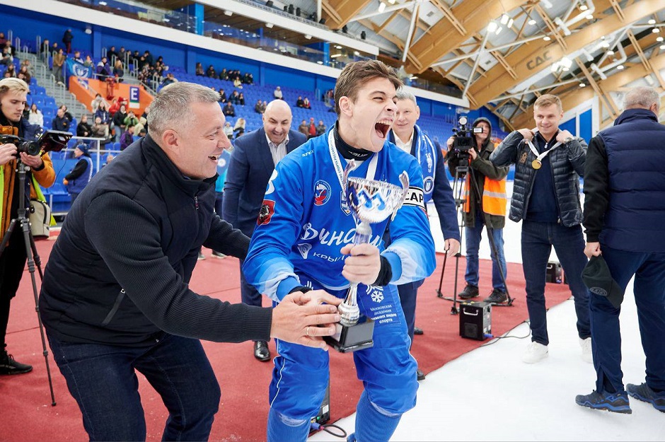 Чемпионат спортивной студенческой лиги по хоккею с мячом