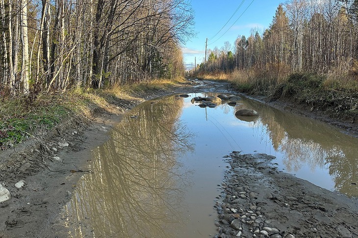 Дорога в поселок Утулик. Фото со страницы Федора Саломатова в социальной сети «ВКонтакте»
