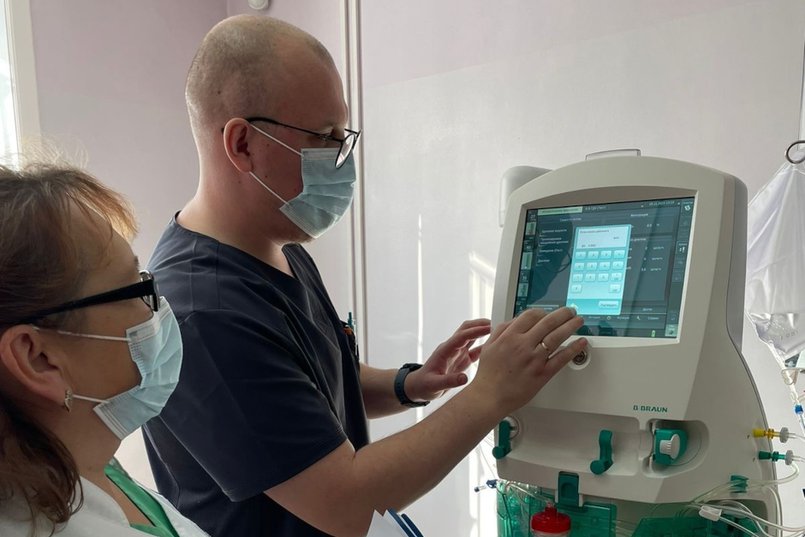 В Усольскую городскую больницу поступило новое оборудование — аппарат «Искусственная почка». Фото из группы больницы во «Вконтакте»