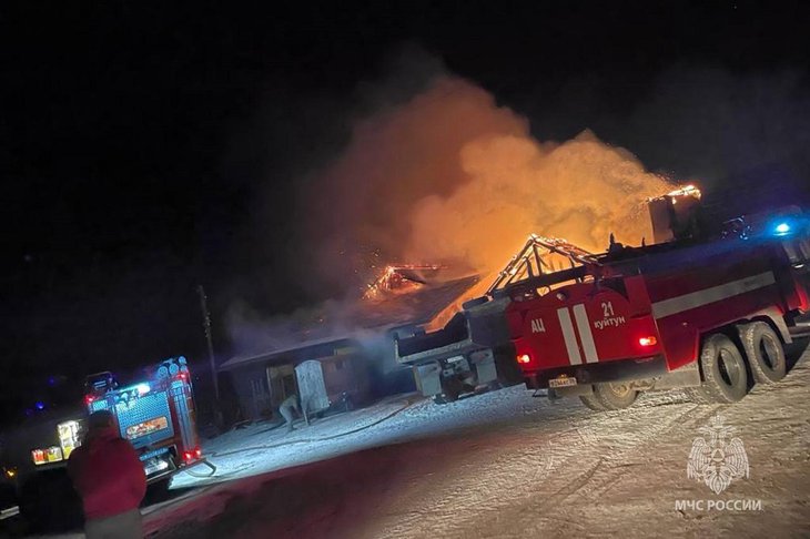 Пожар на складе в Куйтунском районе. Фото пресс-службы ГУ МЧС России по Иркутской области