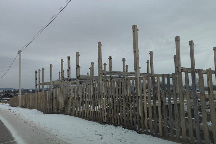 Заброшенный объект незавершенного строительства в Балаганске. Фото пресс-службы прокуратуры Иркутской области