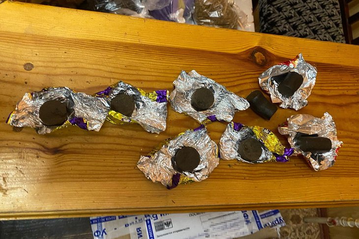 Изъятые конфеты. Фото пресс-службы ГУФСИН России по Иркутской области