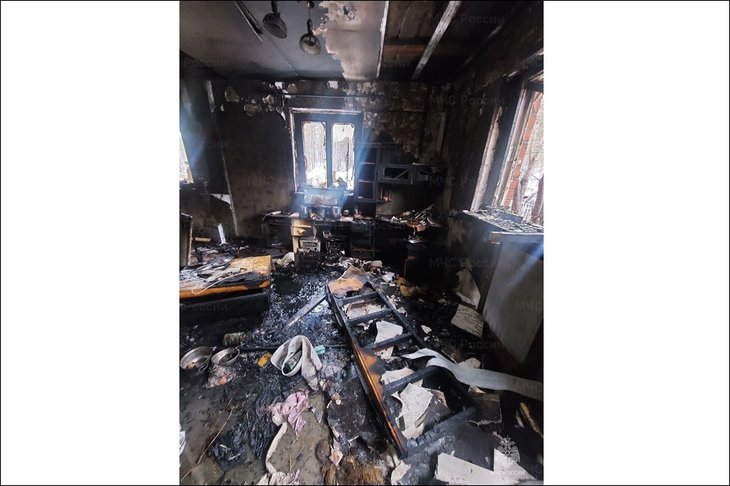 Сгоревший дом. Фото пресс-службы ГУ МЧС России по Иркутской области