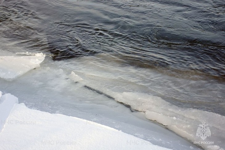 Лед реки. Фото пресс-службы ГУ МЧС России по Иркутской области