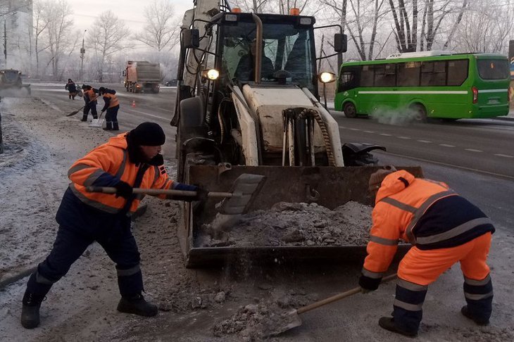 Уборка улиц Иркутска. Фото пресс-службы администрации города