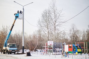 На улице Андреева не только обустроили игровой комплекс, но и провели освещение
