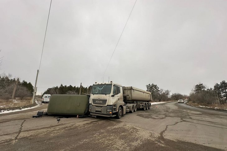 ДТП с УАЗом и большегрузом MAN в ангарске. Фото пресс-службы ГУ МВД России по Иркутской области