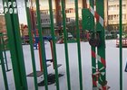 Замок на воротах детской площадки. Скриншот видео ОНФ Иркутской области