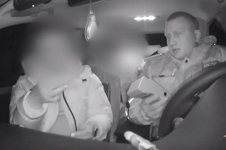 Задержанная женщина. Скриншот видео пресс-службы ГУ МВД России по Иркутской области