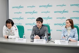 Пресс-конференция. Фото предоставлено пресс-службой ХК «Байкал-Энергия», автор — Артем Непомнящих