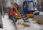 Уборка снега. Фото пресс-службы администрации Иркутска