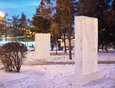 В конце ноября в сквере Кирова появилось 33 куба изо льда. Их установили по всей площади сквера.