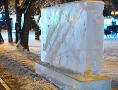 Из кубов 11 мастеров должны были изготовить 33 буквы алфавита, отражающие связь нашего города с Ангарой и Байкалом.