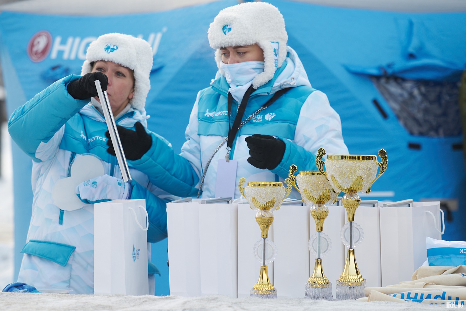 Для участников подготовили грамоты и подарки, для победителей — кубки.