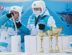 Для участников подготовили грамоты и подарки, для победителей — кубки.