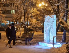 В течение недели 11 мастеров из Иркутска, Свирска, Усолья-Сибирского, Читы, Улан-Удэ, Шелехова, Якутска, Екатеринбурга создавали 33 буквы.