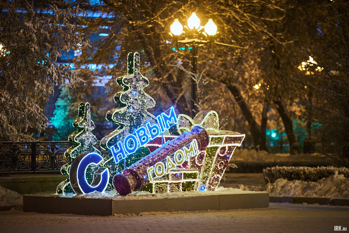Украшать Иркутск к Новому году начали ещё в ноябре.