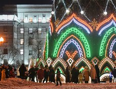 В сквере зажгли огни на главной городской ёлке и был дан старт фестивалю «Иркутский алфавит».