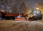 Уборка снега. Фото пресс-службы администрации Иркутска