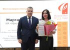 Губернатор Игорь Кобзев и фотограф IRK.ru Маргарита Романова. Фото пресс-службы правительства Иркутской области