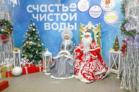 Дед Мороз и Снегурочка. Фото пресс-службы администрации Иркутска