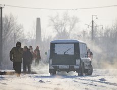 Помогают в этом десятки волонтёров.