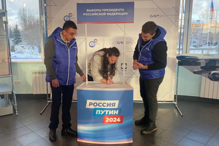 Сбор подписей на территории Иркутского авиазавода. Фото IRK.ru