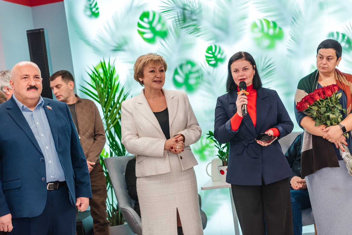 Региональный управляющий Альфа-Банка по Иркутской области Татьяна Полевач и председатель экономического развития администрации Братска Наталия Петухова