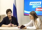 Руководители общественных организаций ставят подписи. Скриншот видео, предоставленного региональным избирательным штабом Владимира Путина