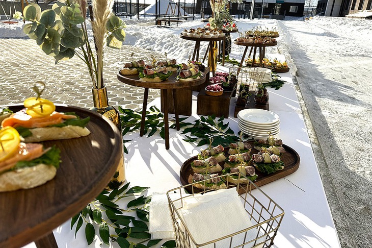 Фуршет. Фото Маргариты Романовой, IRK.ru