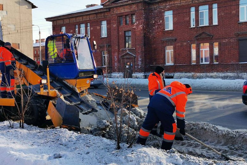 Чистка дорог от снега