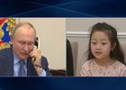Владимир Путин разговаривает с Кристиной. Скриншот видео с сайта kremlin.ru