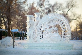 Буква изо льда в сквере имени Кирова. Фото Маргариты Романовой, IRK.ru