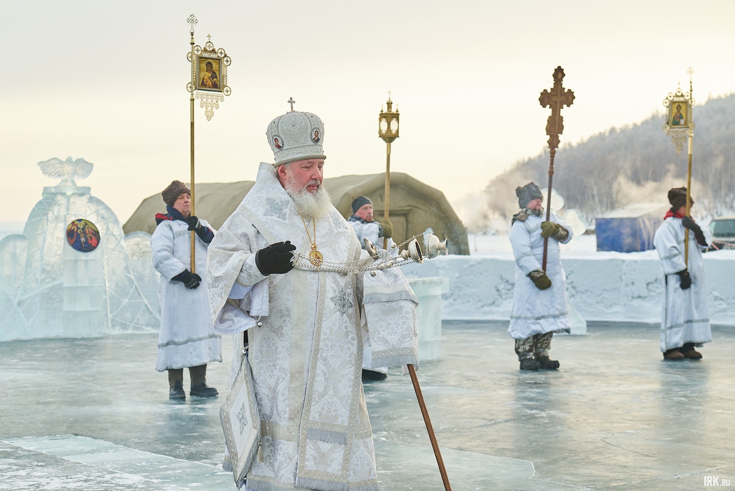 Митрополит провёл обряд освящения иордани на Якоби.