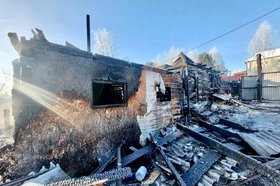 Сгоревший дом. Фото СУ СК России по Иркутской области