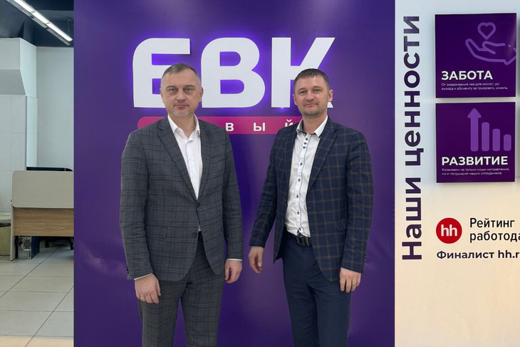 Министр цифрового развития и связи Иркутской области Игорь Рыморенко и генеральный директор БВК Новый Юрий Яковишин. Фото предоставлено компанией