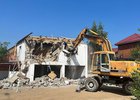 Снос строения. Фото пресс-службы администрации Иркутска