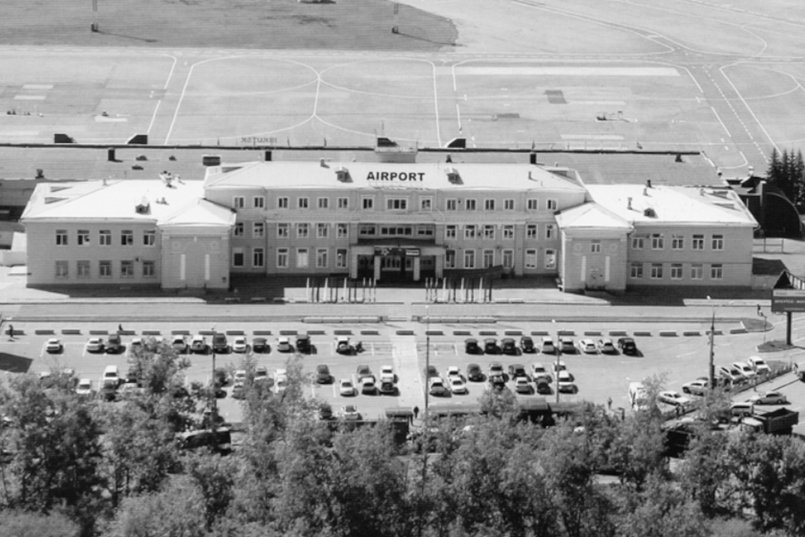 Здание международного терминала было построено еще в 1938 году. Позднее к основному блоку было пристроено два крыла. Фото с сайта  airport-irkutsk.ru