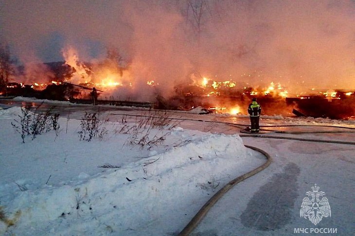 Пожар в Усть-Илимске. Фото пресс-службы ГУ МЧС России по Иркутской области