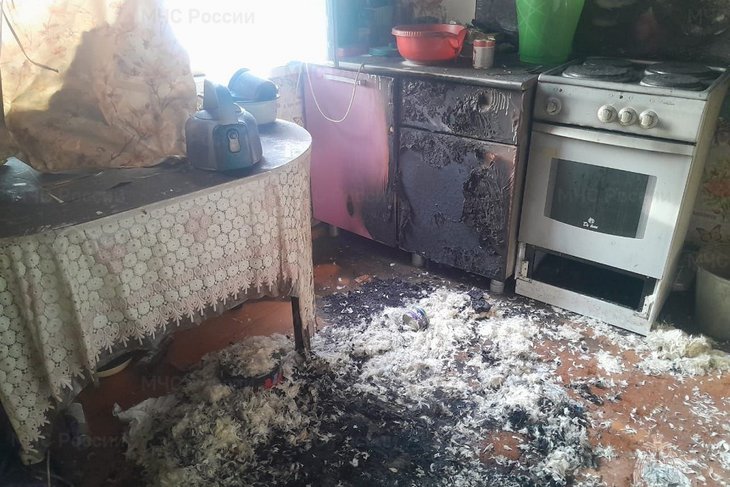 В Усть-Уде горела квартира. Фото ГУ МЧС России по Иркутской области