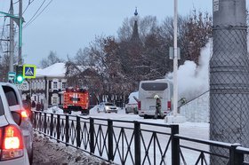 На Седова горит автобус. Фото IRK.ru