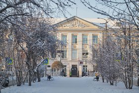 Иркутская школа зимой. Фото Маргариты Романовой, IRK.ru