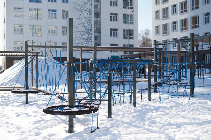 Детская площадка во дворе дома. Фото Маргариты Романовой, IRK.ru