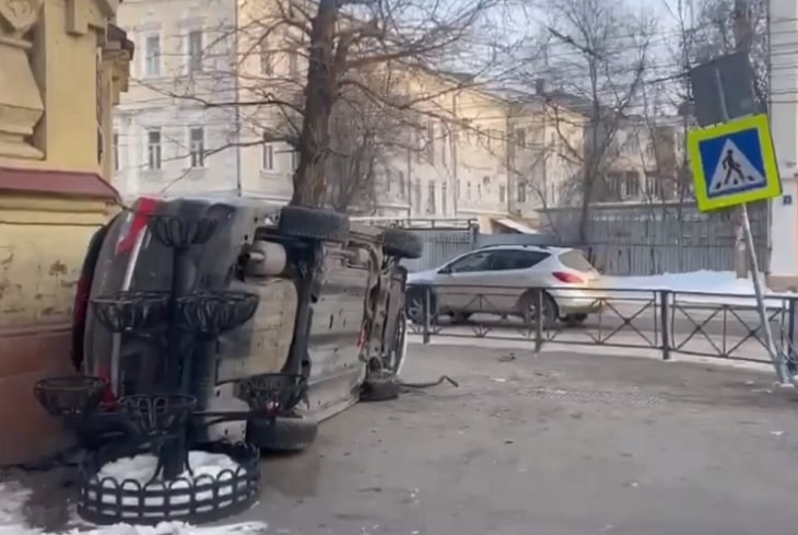 Авария на Желябова. Скриншот видео Госавтоинспекции Иркутска