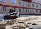 Очистка от снега придомовой территории. Фото пресс-службы администрации Иркутска