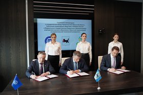 Подписание соглашения. Фото Матрены Бизиковой