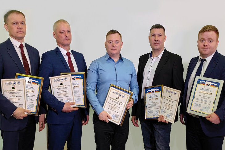 Сотрудники АНХК. Фото пресс-службы компании